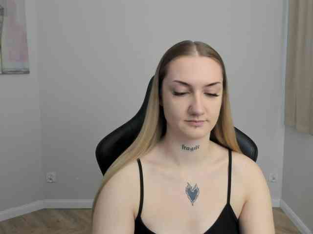 AlexaKisses
