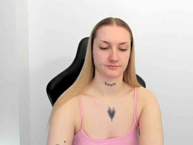 AlexaKisses webcam