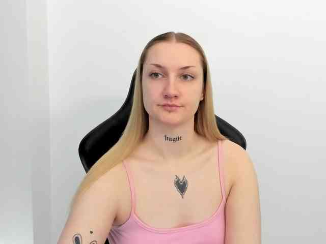 AlexaKisses webcam