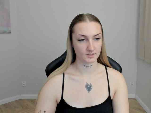 AlexaKisses's webcam live show