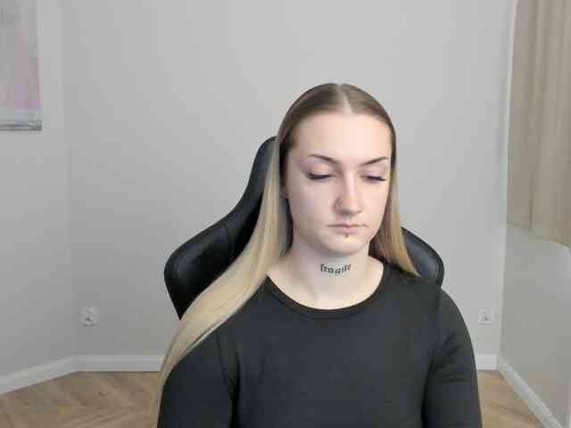 AlexaKisses