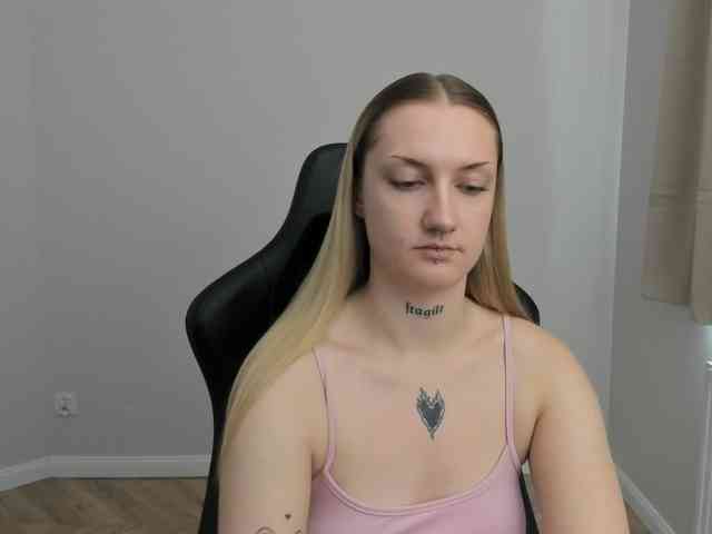 AlexaKisses webcam