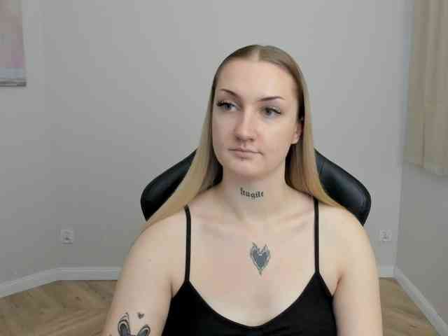 AlexaKisses webcam
