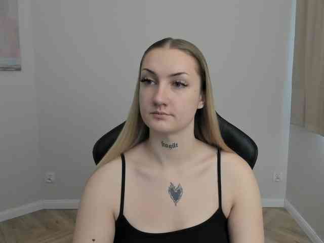 AlexaKisses webcam