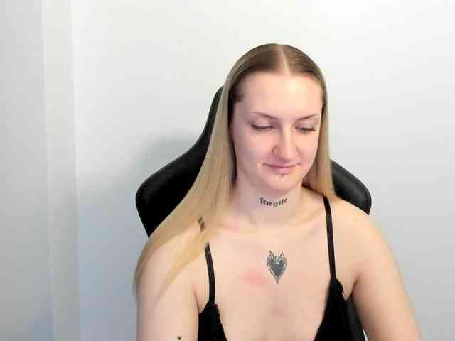 AlexaKisses webcam