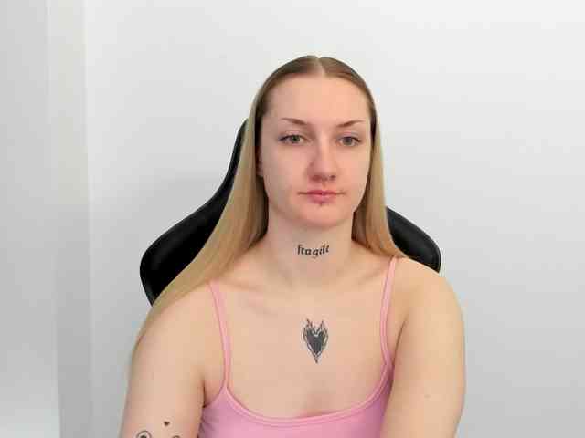 AlexaKisses webcam