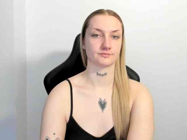 AlexaKisses webcam