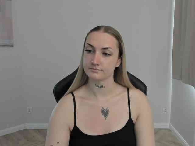 AlexaKisses webcam