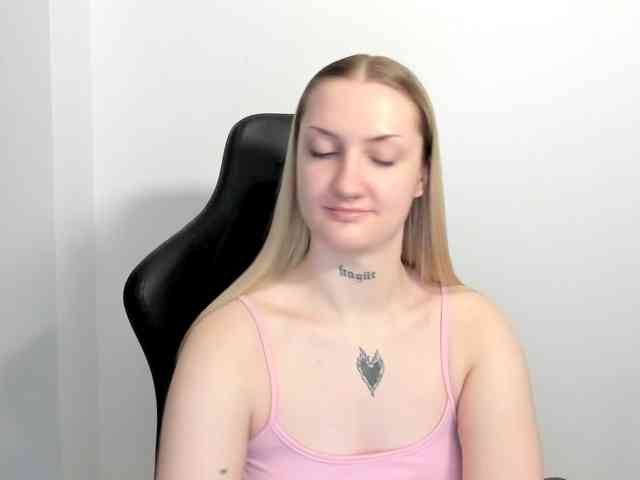 AlexaKisses webcam