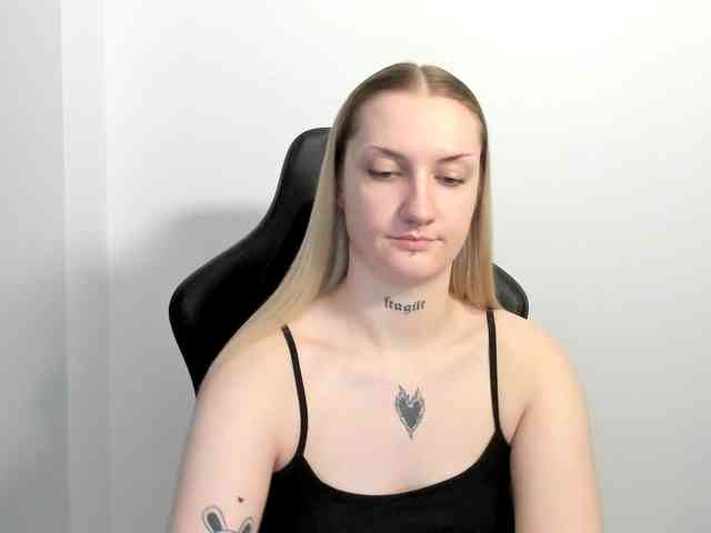 AlexaKisses webcam
