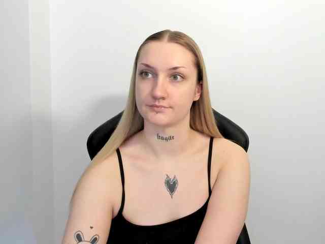 AlexaKisses webcam