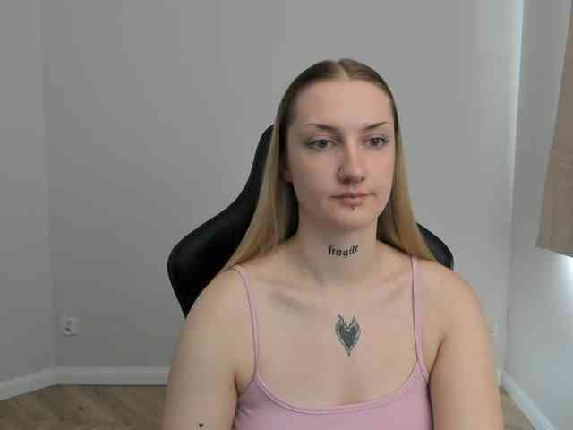 AlexaKisses webcam