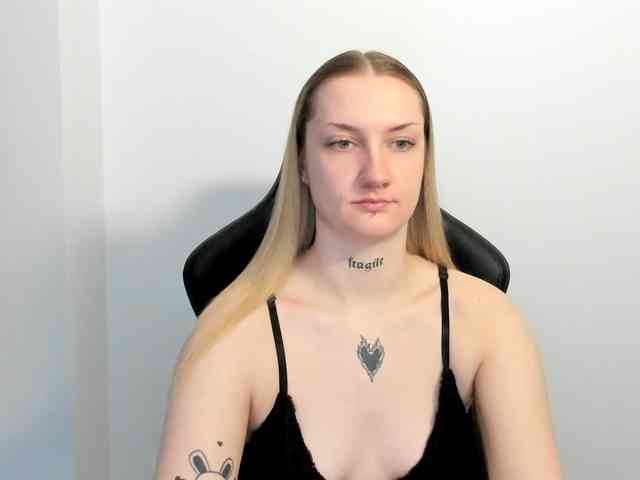 AlexaKisses