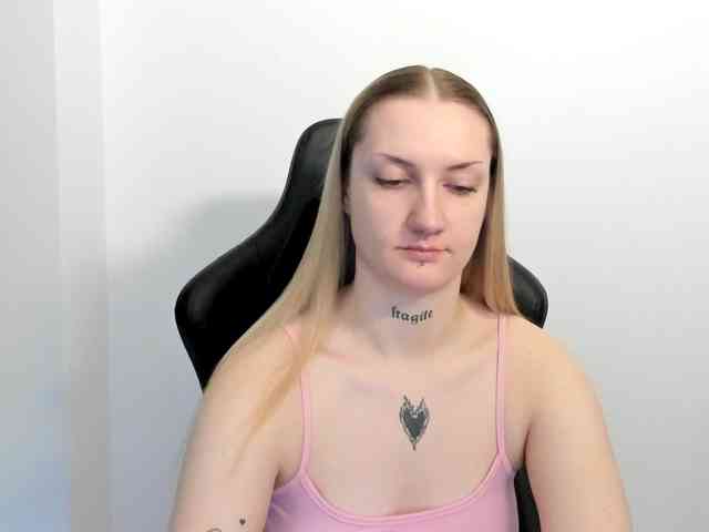 AlexaKisses webcam