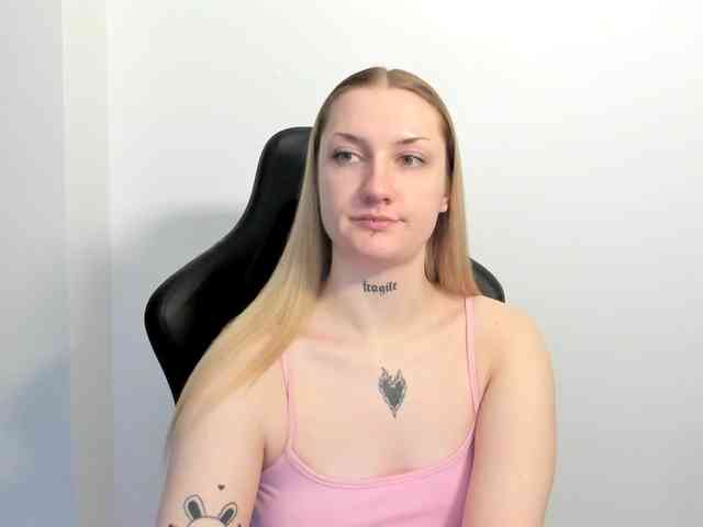 AlexaKisses webcam