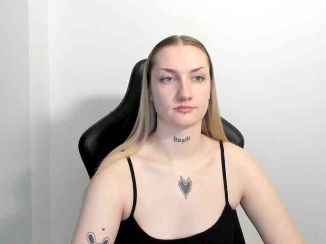 AlexaKisses webcam