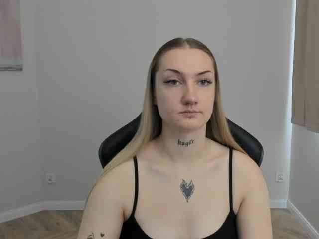 AlexaKisses webcam