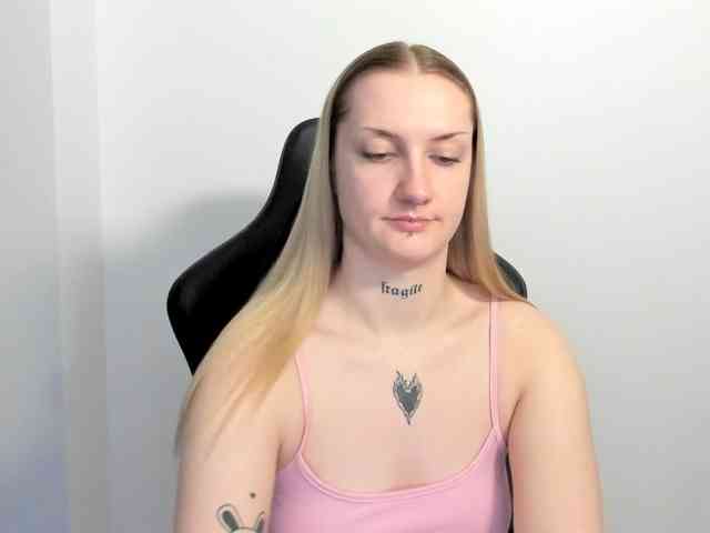 AlexaKisses