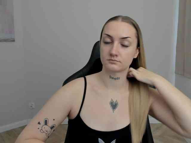 AlexaKisses