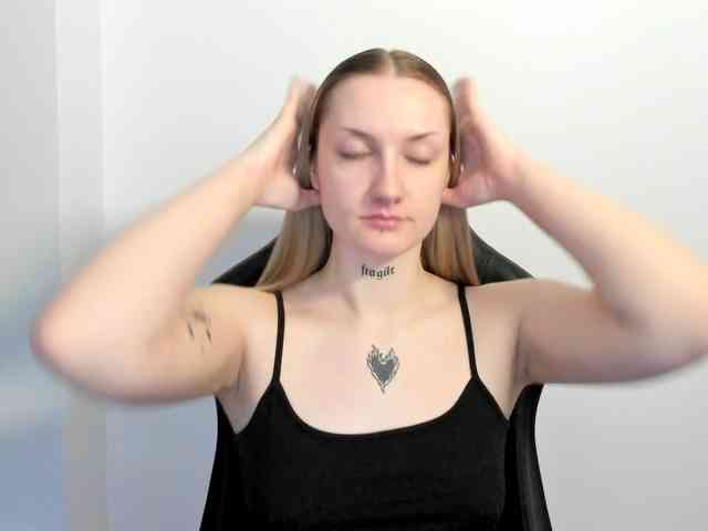 AlexaKisses webcam