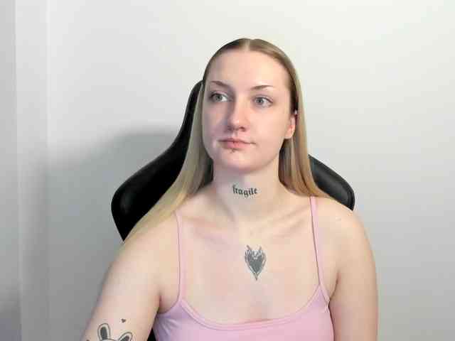 AlexaKisses