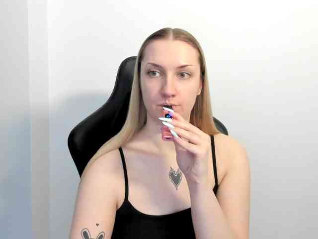 AlexaKisses webcam
