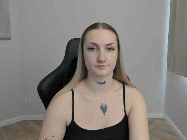 AlexaKisses webcam