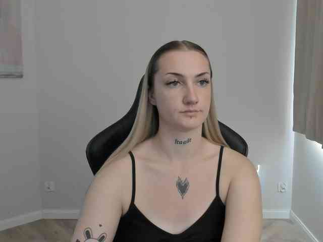 AlexaKisses webcam