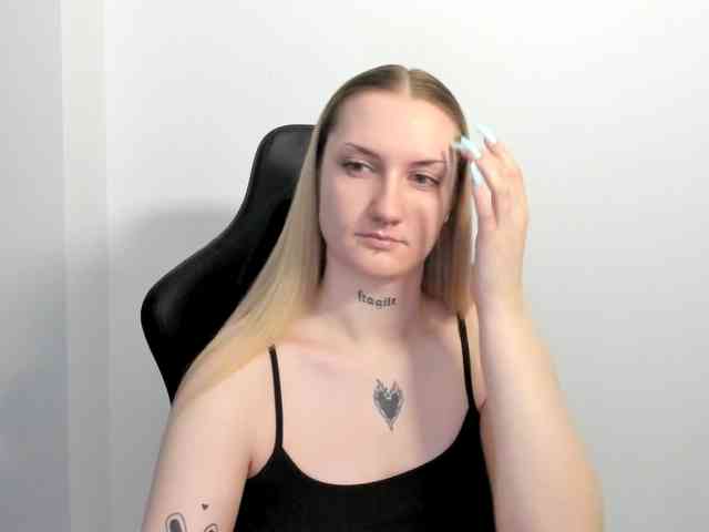 AlexaKisses webcam