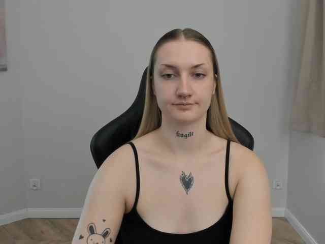 AlexaKisses webcam