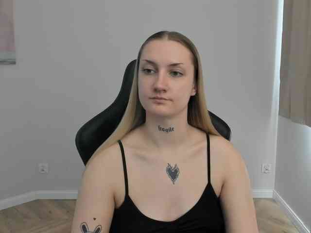 AlexaKisses