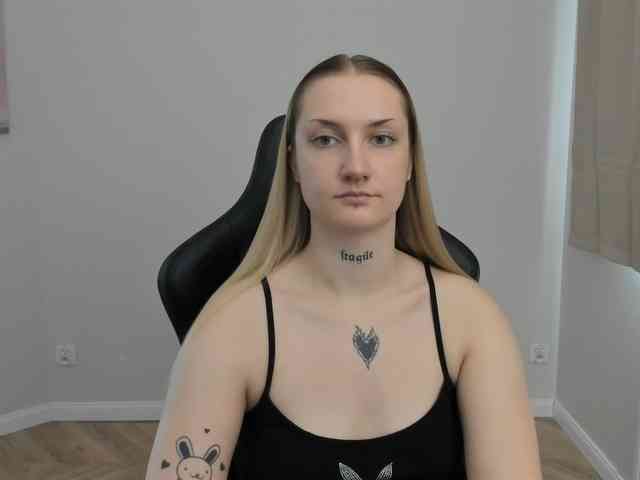 AlexaKisses webcam