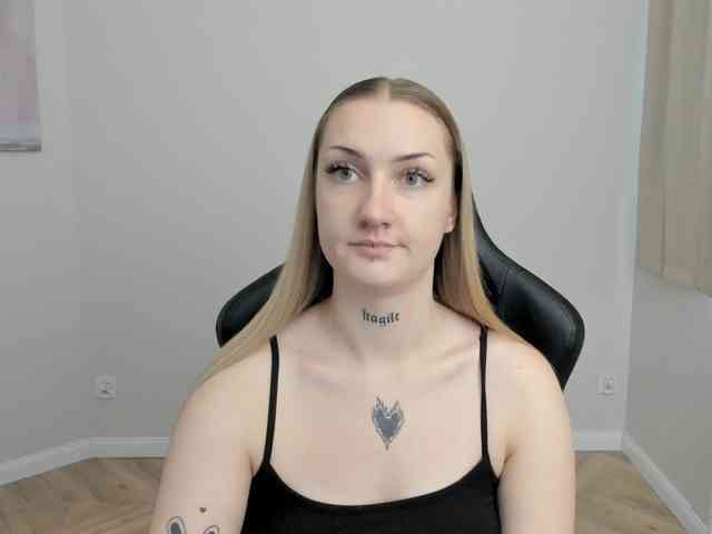 AlexaKisses webcam