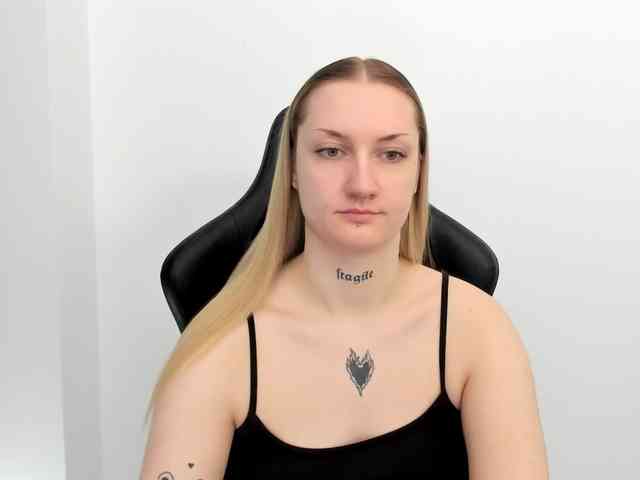 AlexaKisses webcam