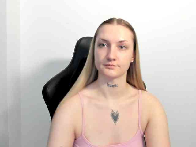 AlexaKisses webcam