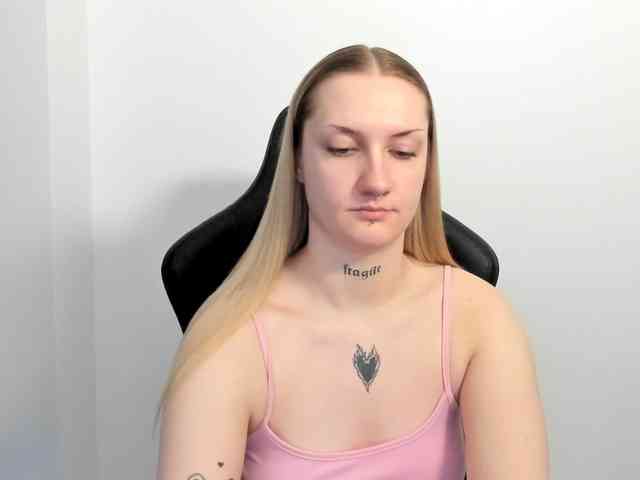 AlexaKisses