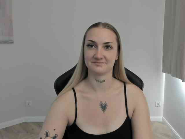 AlexaKisses webcam