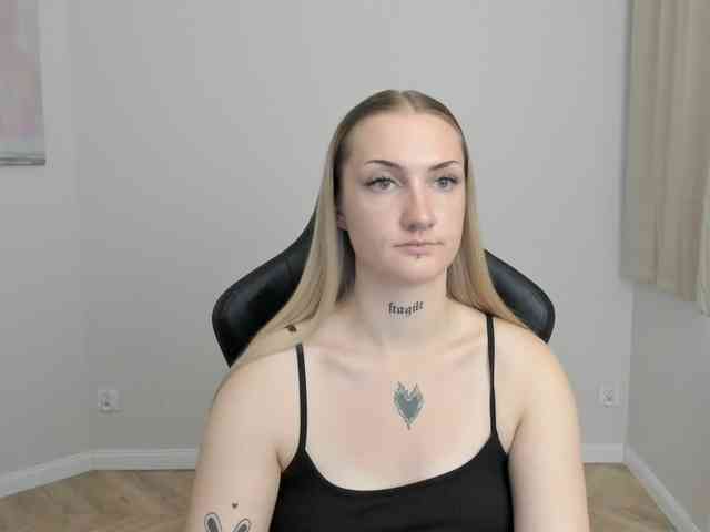 AlexaKisses webcam