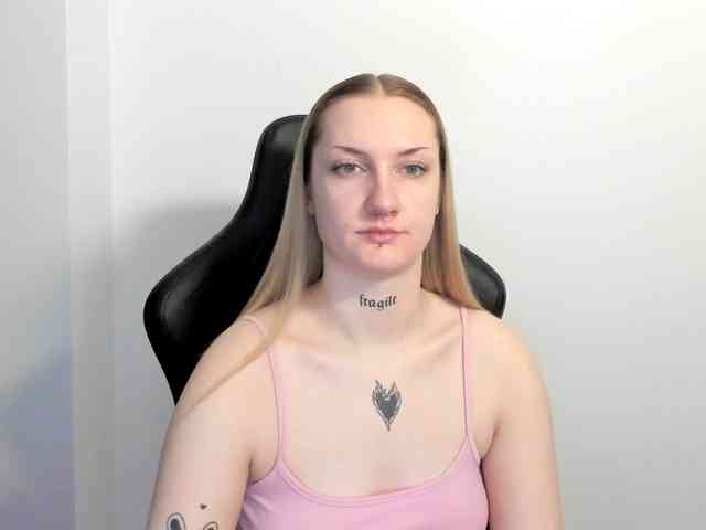 AlexaKisses webcam