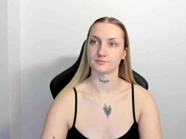 AlexaKisses webcam
