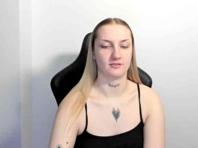 AlexaKisses webcam