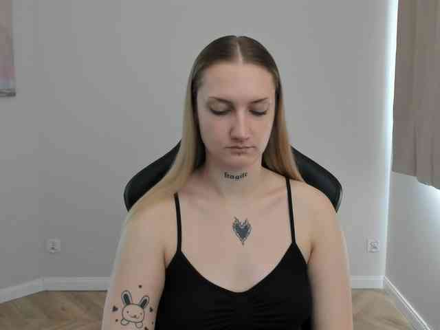 AlexaKisses webcam