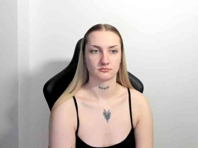 AlexaKisses webcam