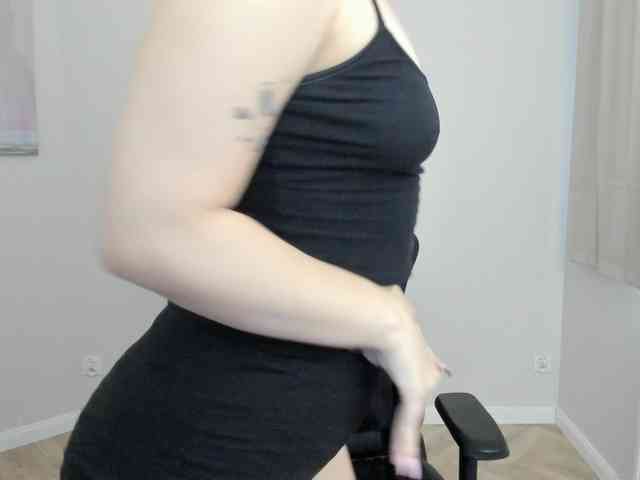 AlexaKisses webcam