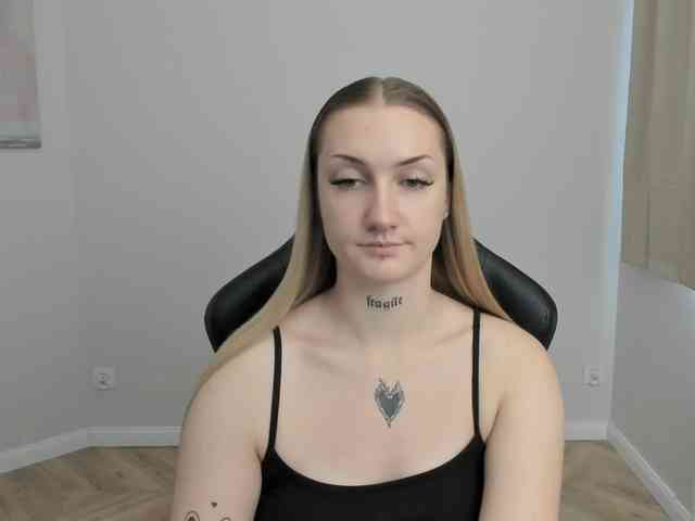AlexaKisses webcam