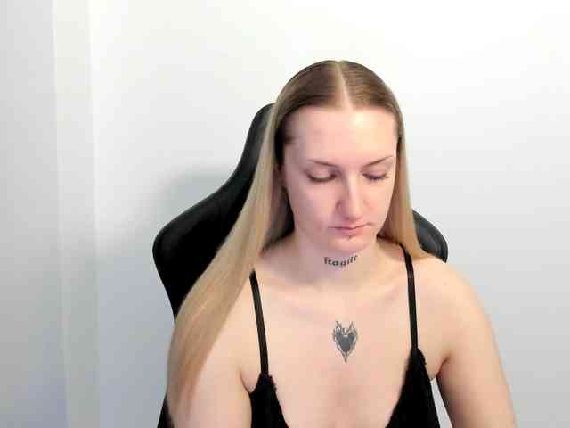 AlexaKisses webcam