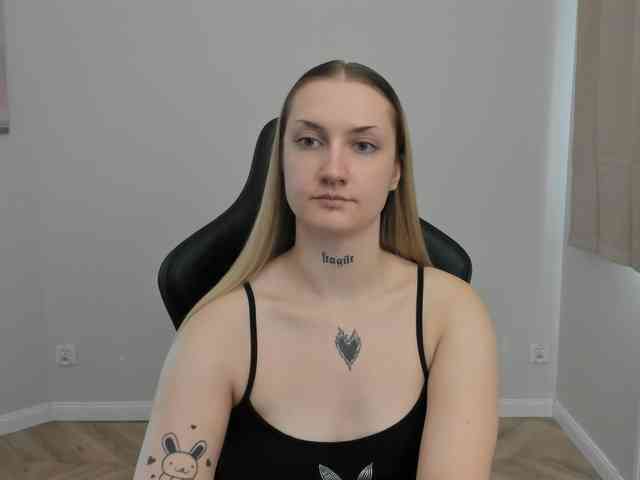 AlexaKisses webcam
