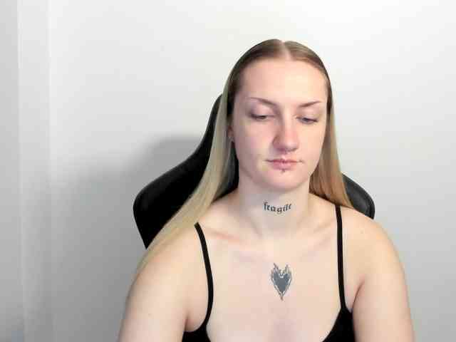 AlexaKisses