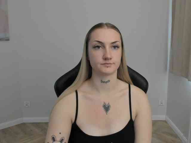 AlexaKisses webcam