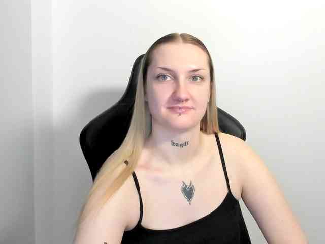 AlexaKisses webcam